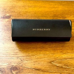 Burberry sunglasses with case-polarized